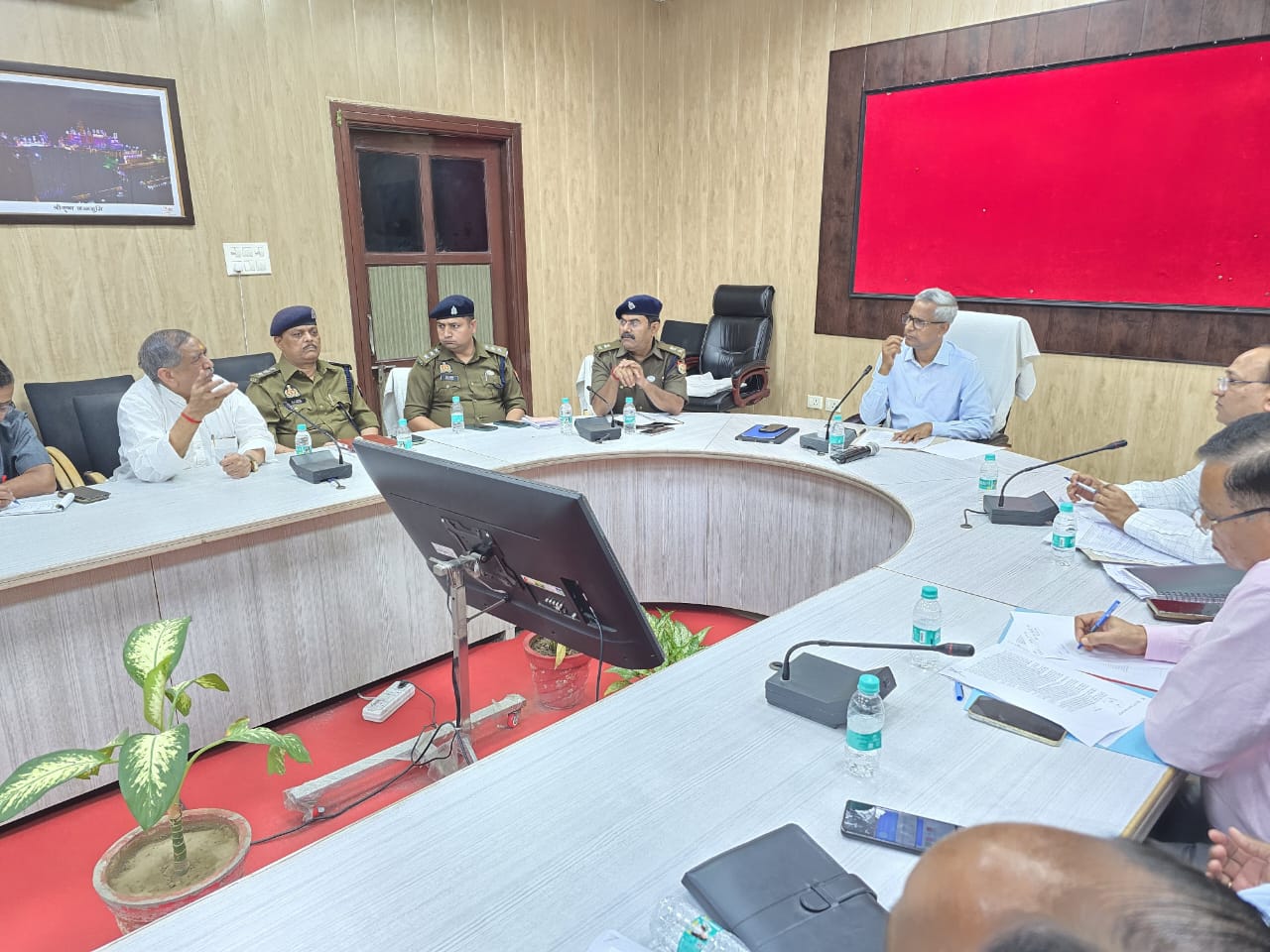 देव दीपावली की तैयारियों में जुटा जिला प्रशासन, यमुना के घाटों पर होगा दीपदान