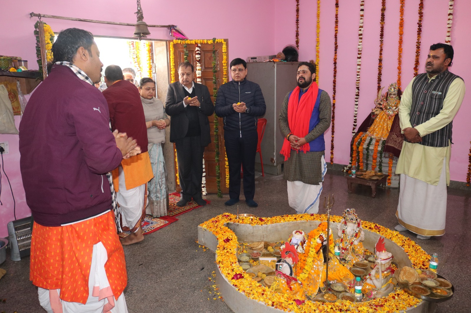 भक्तिभाव के बीच मना के.डी. मेडिकल कॉलेज का स्थापना दिवस वैदिक मंत्रोच्चार के बीच श्रीअखिलेश्वर महादेव का रुद्राभिषेक