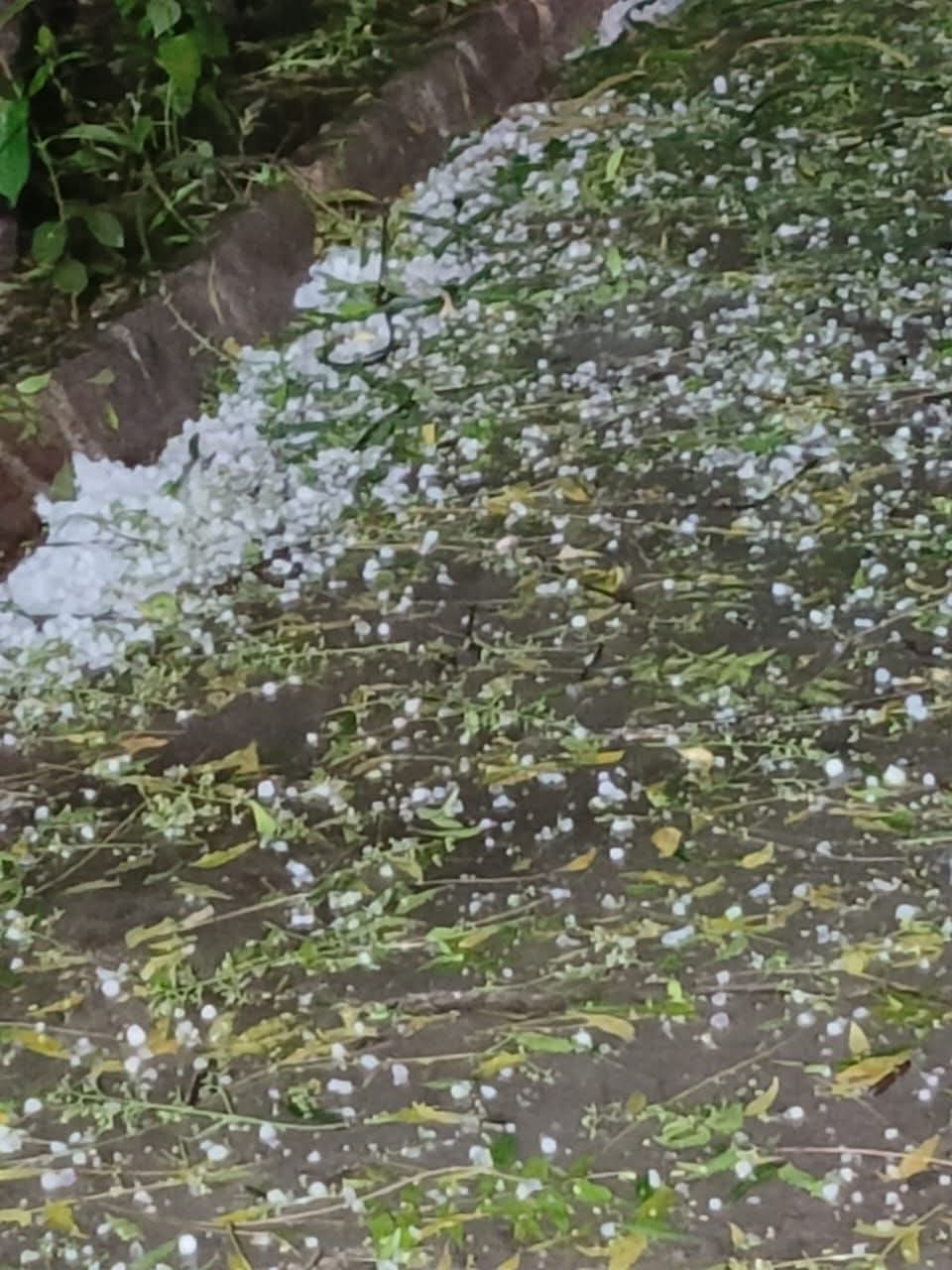 मथुरा में ओलावृष्टि से मौसम हुआ सुहाना,गर्मी से मिली राहत