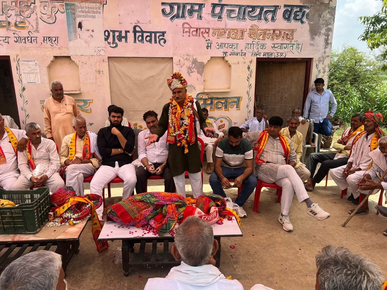 विकास से अछूते नगला चेतनगढ़ के ग्रामीणों को जिपंअ ने दी विकास कार्यों की सौगात  जिपंअ के भाई और सुपुत्र ने किया 22 लाख रुपए के निर्माण कार्य का नारियल फोड़कर शुभारंभ