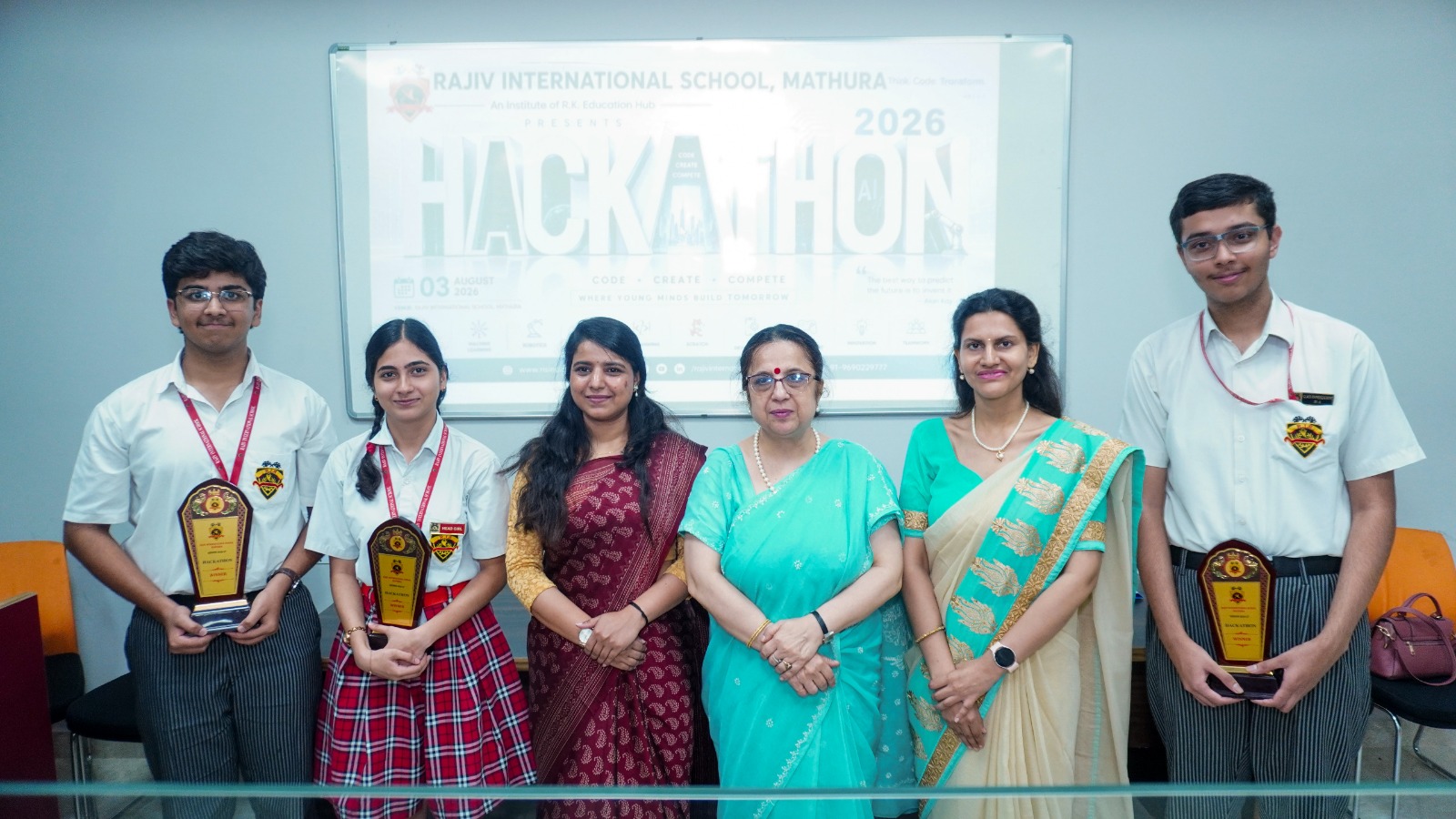 हैकाथॉन में आरआईएस के छात्र-छात्राओं ने दिखाई बौद्धिक क्षमता टीम फॉर्मल सोसाइटी को पीछे छोड़ टीम बैट सिग्नल बनी विजेता