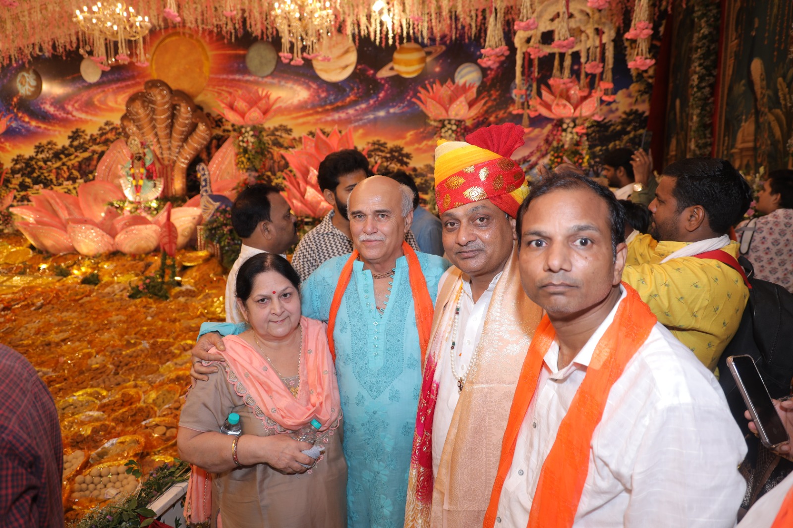 गोवर्धन में अनंत चतुर्दशी पर गिरिराज जी का भव्य महाभिषेक व अलौकिक छप्पन भोग का आयोजन, सप्तरत्न श्रृंगार से निहाले भक्त